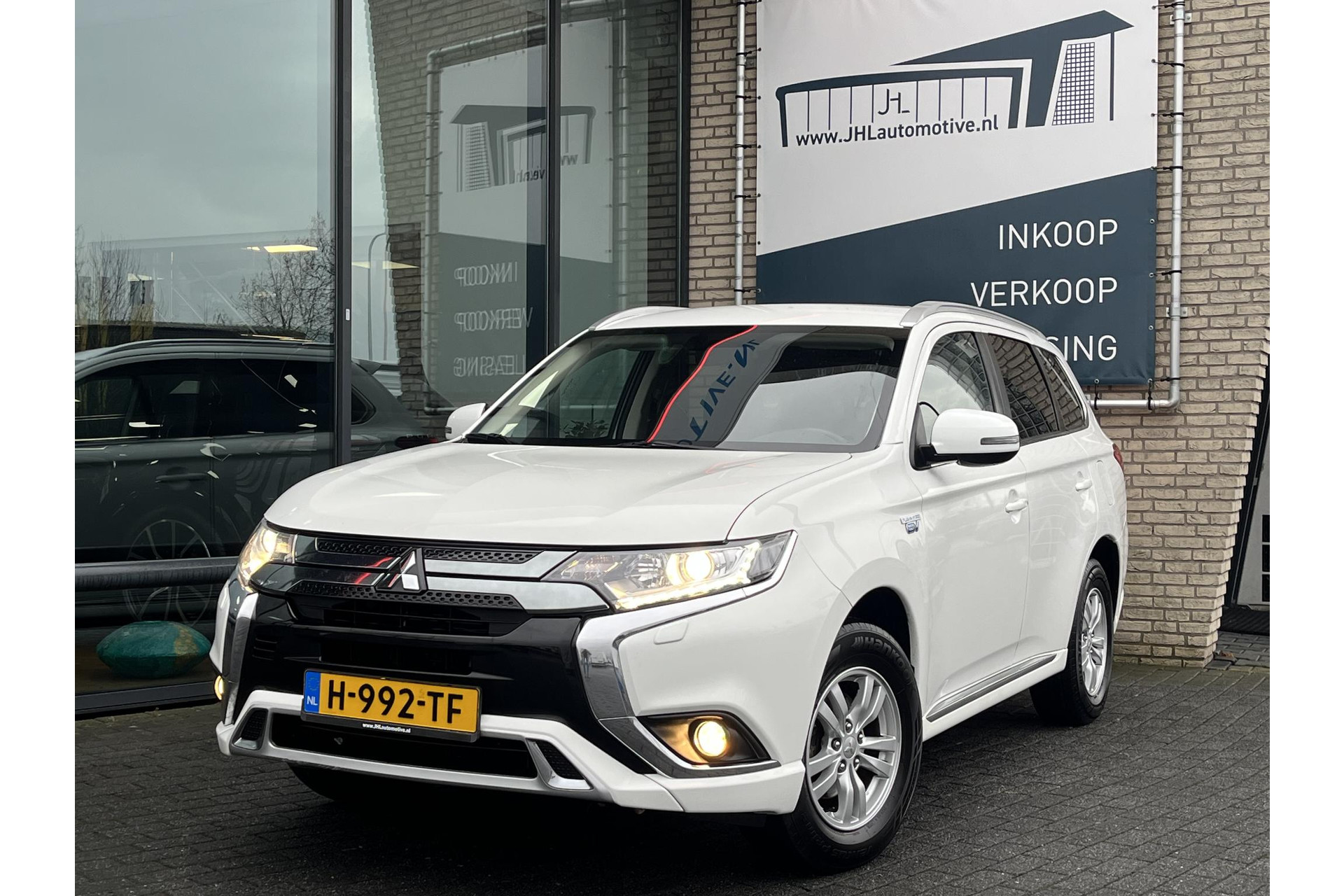 Mitsubishi Outlander 2.4 PHEV Pure*AUTOM.*ECC*CRUISE*NAVI*CAM*TEL*